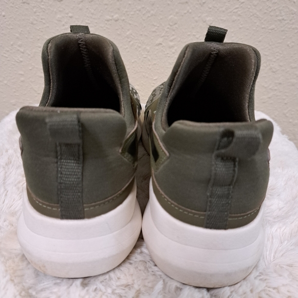 Ladies Puma walking shoes/sneakers - Picture 6 of 7